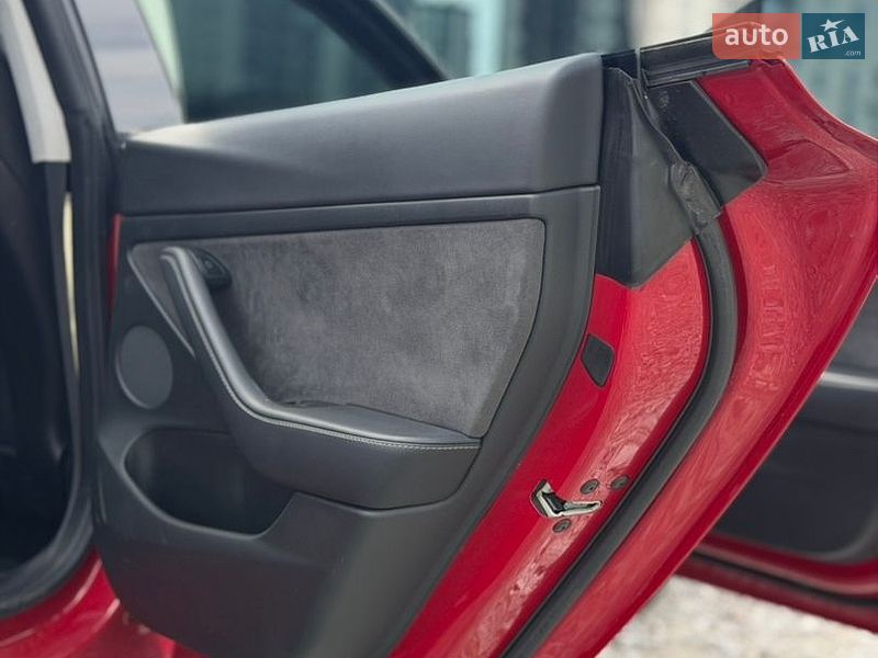 Седан Tesla Model 3 2022 в Києві