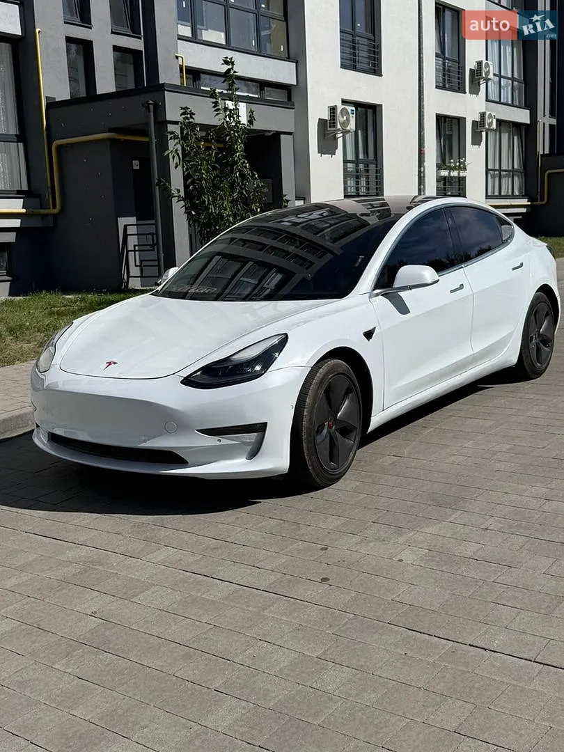 2018 Tesla Model 3 - фото 1