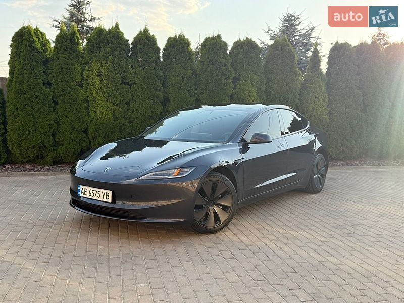 Tesla Model 3 2024