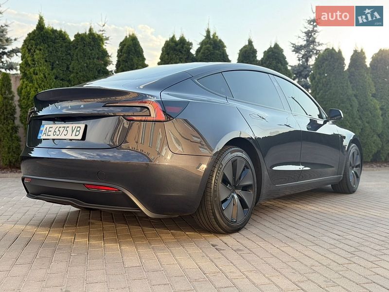 Седан Tesla Model 3 2024 в Днепре