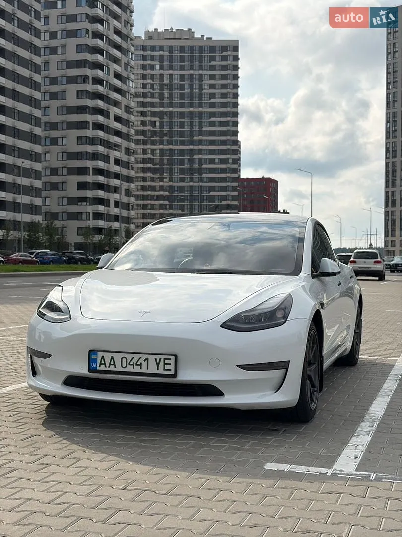 2022 Tesla Model 3 - фото 1