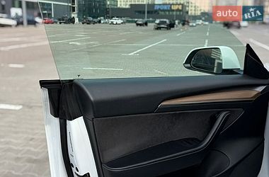 Седан Tesla Model 3 2022 в Киеве