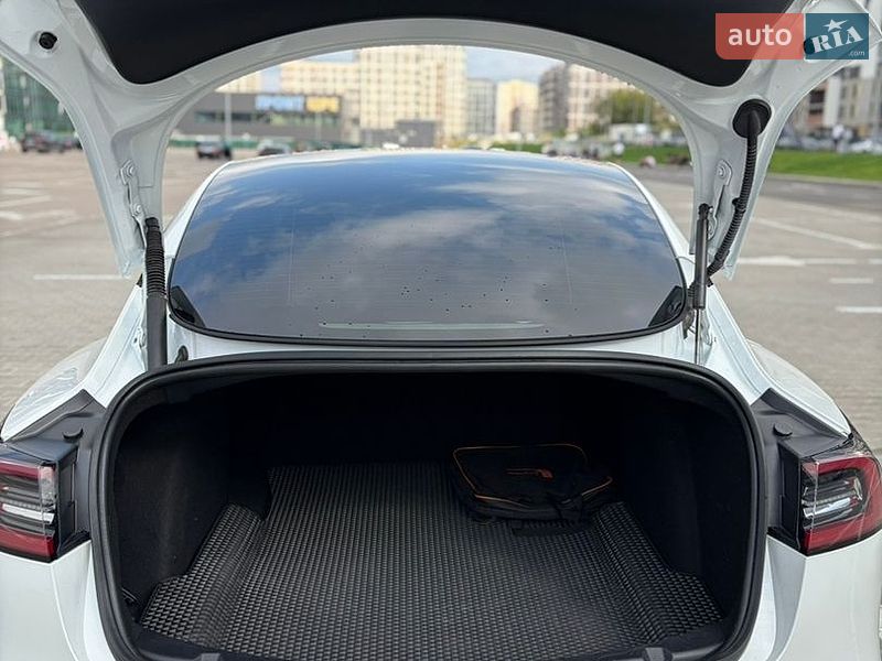 Седан Tesla Model 3 2022 в Киеве