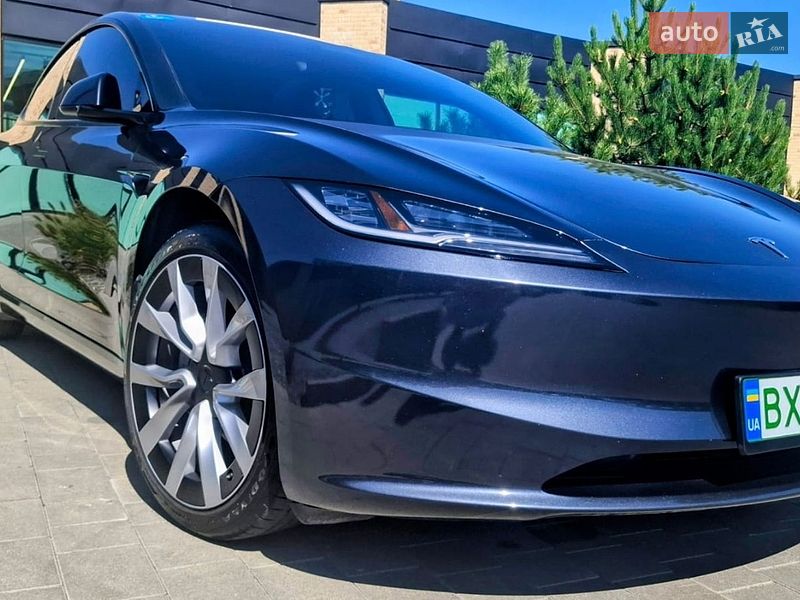 Tesla Model 3, фото з оголошення