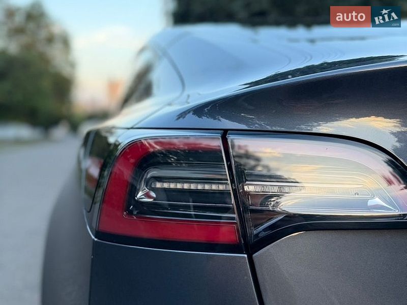 Седан Tesla Model 3 2022 в Киеве