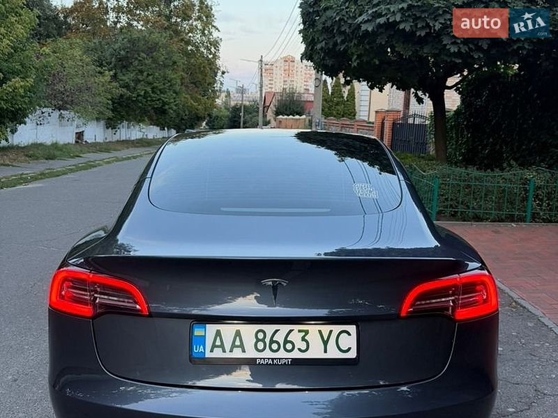 Седан Tesla Model 3 2022 в Киеве