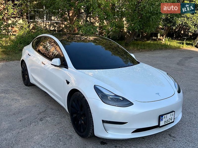 Седан Tesla Model 3 2022 в Тернополе