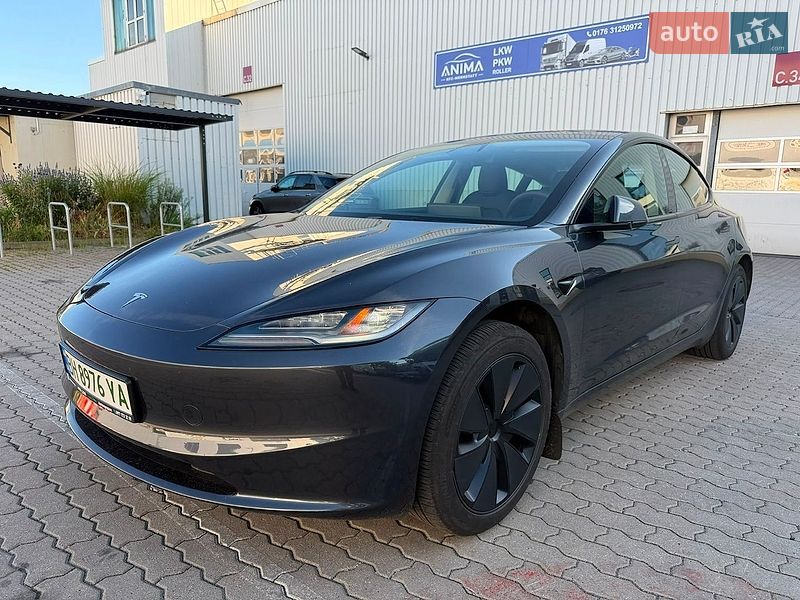 Седан Tesla Model 3 2024 в Одесі