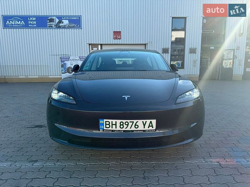 Седан Tesla Model 3 2024 в Одесі