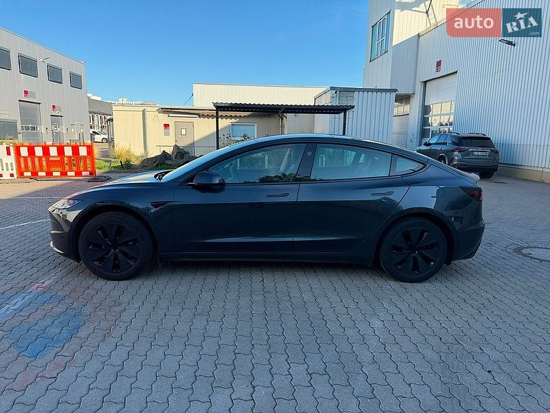 Седан Tesla Model 3 2024 в Одесі