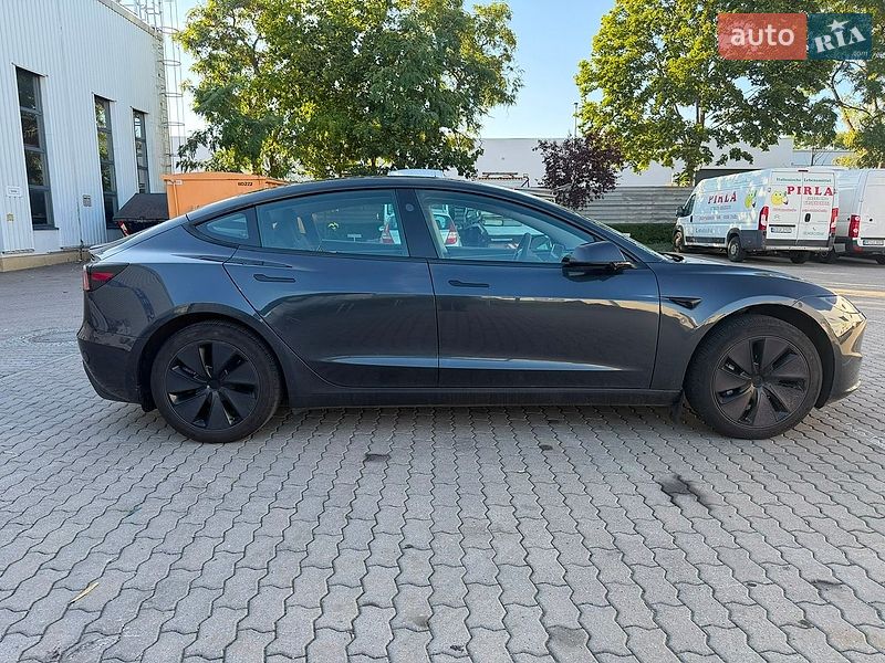 Седан Tesla Model 3 2024 в Одесі