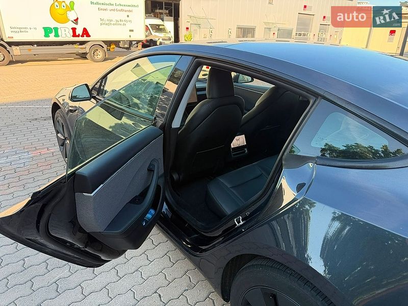 Седан Tesla Model 3 2024 в Одесі