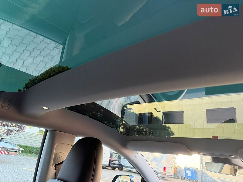 Седан Tesla Model 3 2024 в Одесі