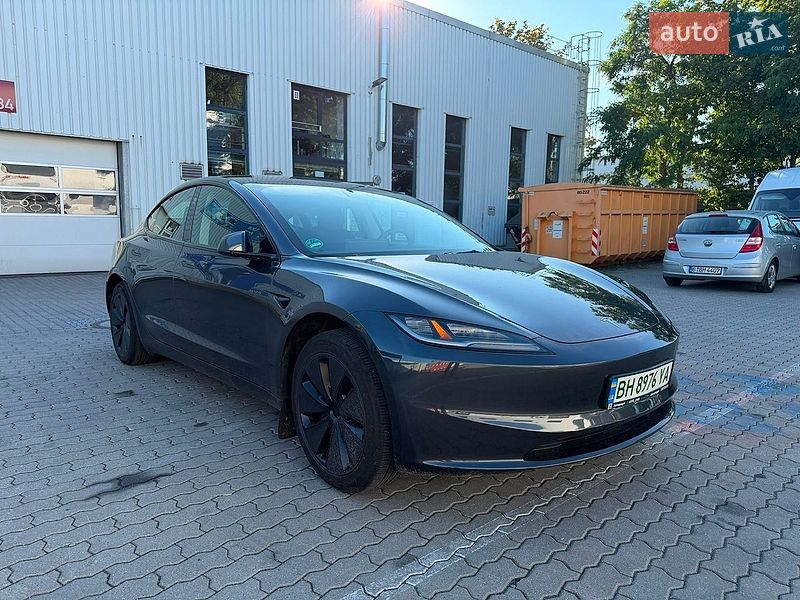 Седан Tesla Model 3 2024 в Одесі