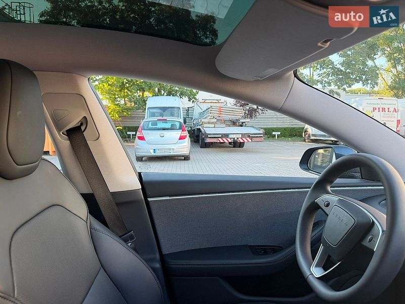Седан Tesla Model 3 2024 в Одесі