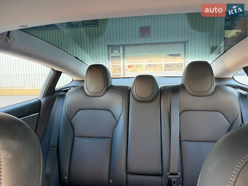 Седан Tesla Model 3 2024 в Одесі
