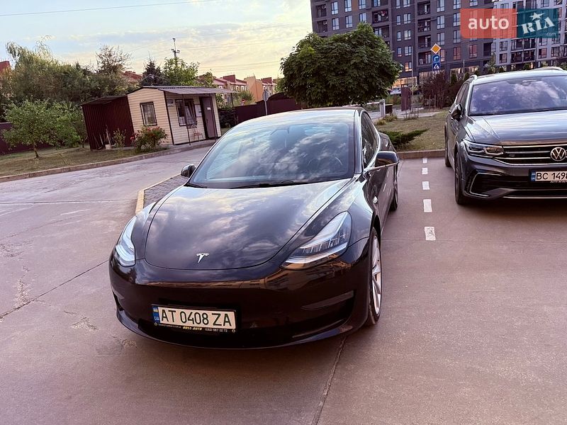 Седан Tesla Model 3 2018 в Львове