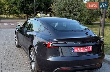 Седан Tesla Model 3 2025 в Калуше