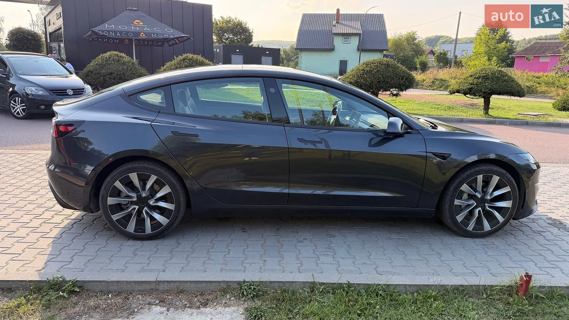 2025 Tesla Model 3 - мініатюра 4