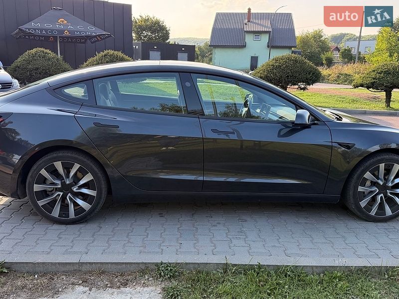 Седан Tesla Model 3 2025 в Калуше
