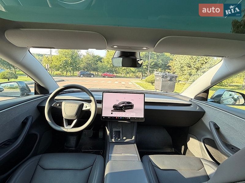 Седан Tesla Model 3 2025 в Калуше