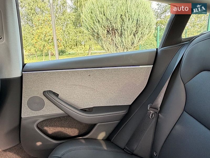 Седан Tesla Model 3 2025 в Калуше