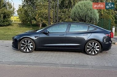 Седан Tesla Model 3 2025 в Калуше