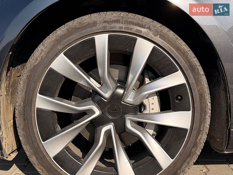 Седан Tesla Model 3 2025 в Калуше