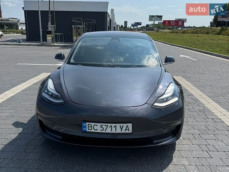 Седан Tesla Model 3 2018 в Львове