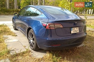Седан Tesla Model 3 2021 в Киеве
