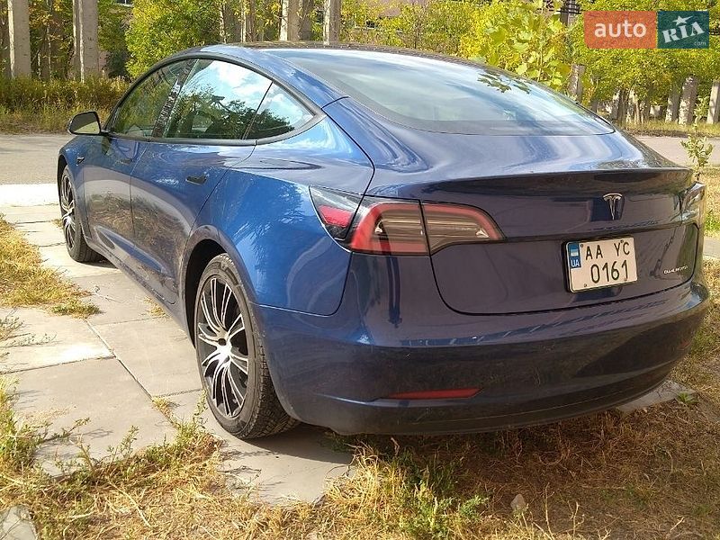 Седан Tesla Model 3 2021 в Киеве
