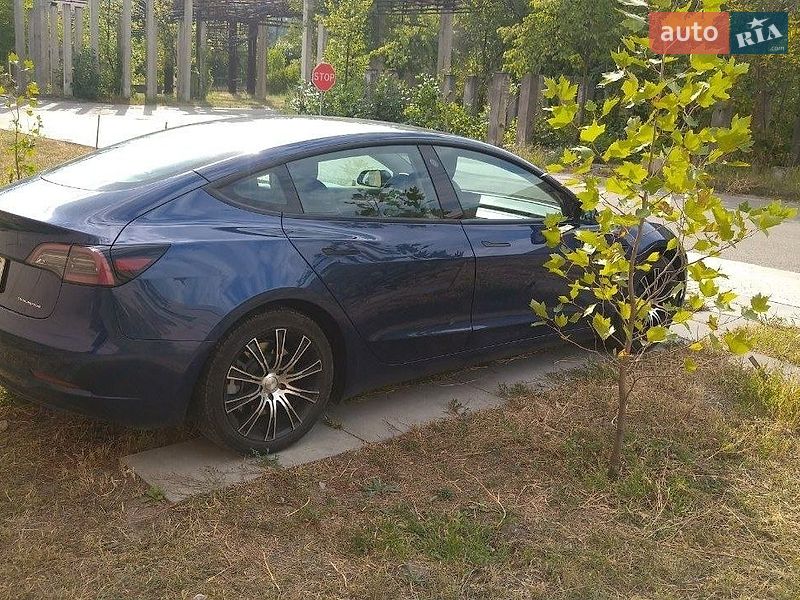 Седан Tesla Model 3 2021 в Києві
