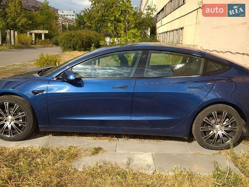 Седан Tesla Model 3 2021 в Киеве