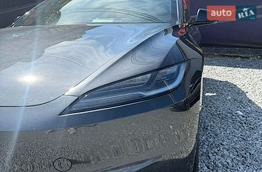 Седан Tesla Model 3 2025 в Стрию