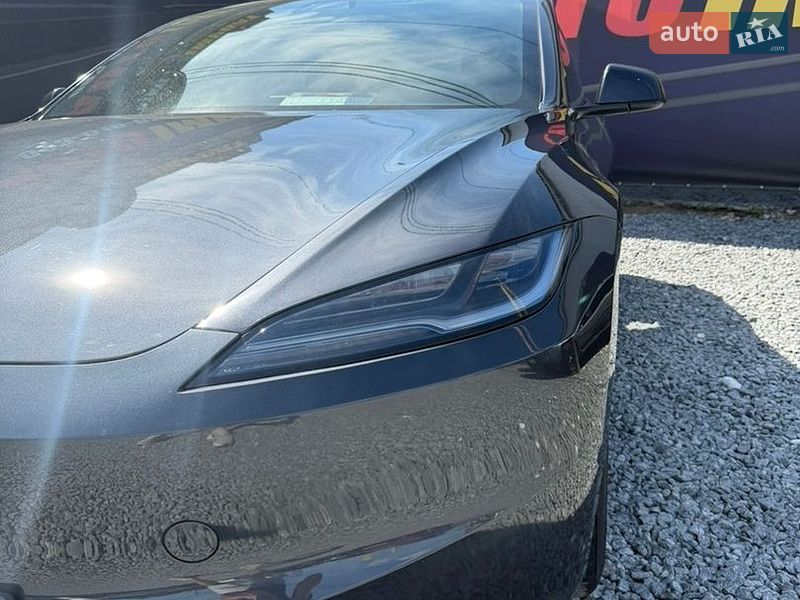 Седан Tesla Model 3 2025 в Стрию