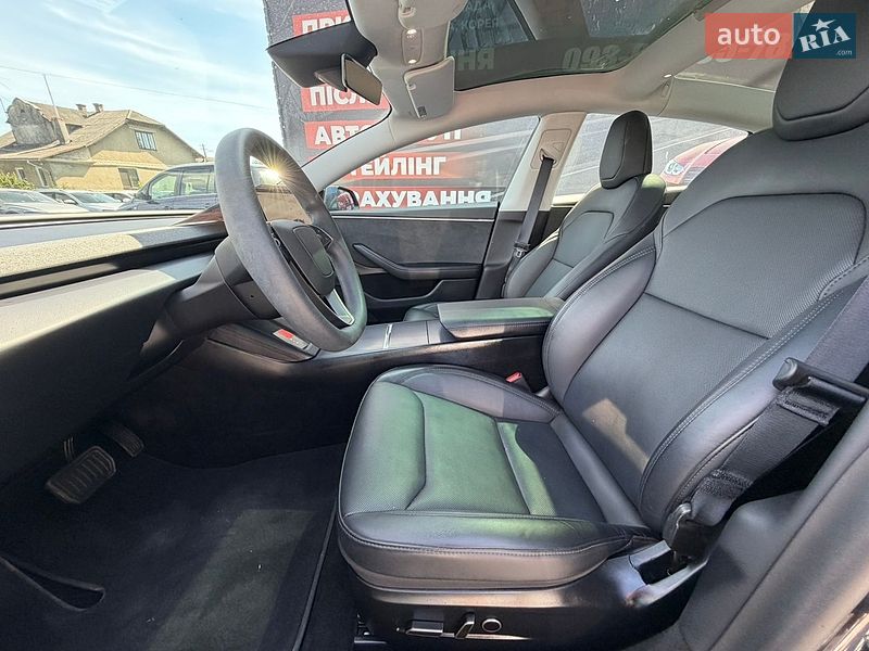 Седан Tesla Model 3 2025 в Стрию
