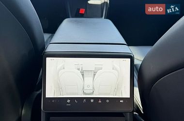 Седан Tesla Model 3 2025 в Стрию