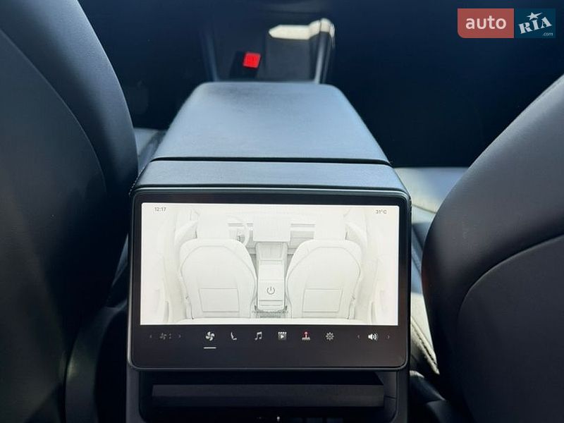 Седан Tesla Model 3 2025 в Стрию