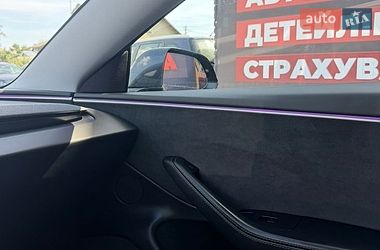 Седан Tesla Model 3 2025 в Стрию