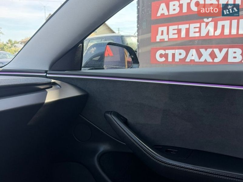 Седан Tesla Model 3 2025 в Стрию