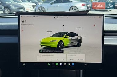 Седан Tesla Model 3 2025 в Стрию