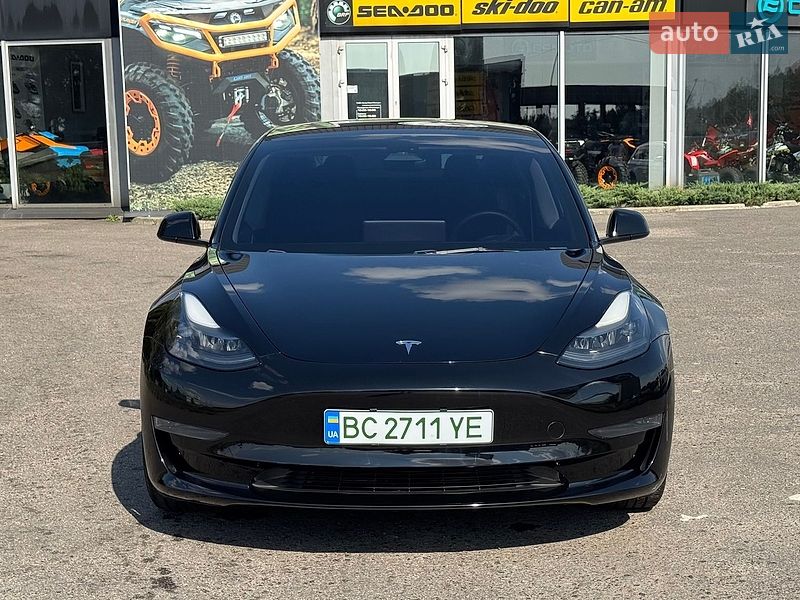 Седан Tesla Model 3 2023 в Львове