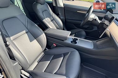 Седан Tesla Model 3 2023 в Львове