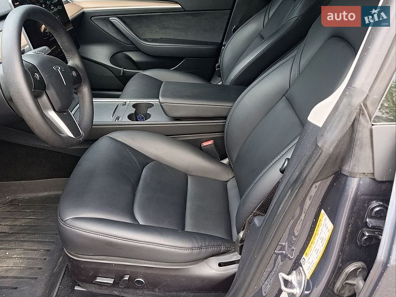 Седан Tesla Model 3 2022 в Киеве