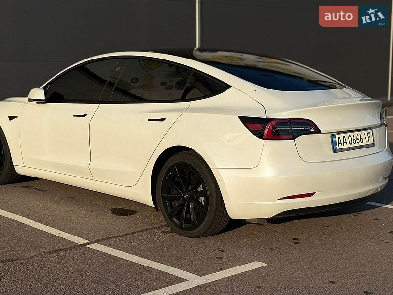 Tesla Model 3, фото из объявления