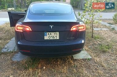 Седан Tesla Model 3 2021 в Киеве