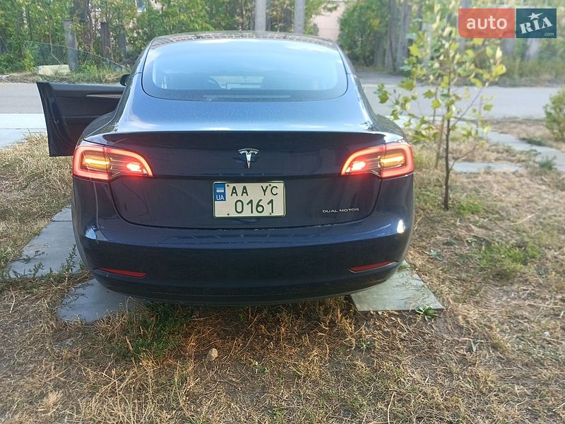 Седан Tesla Model 3 2021 в Киеве