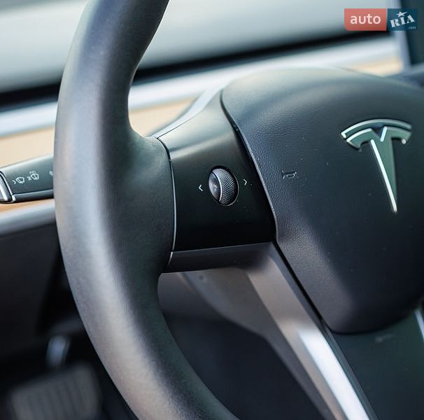 Седан Tesla Model 3 2021 в Заліщиках