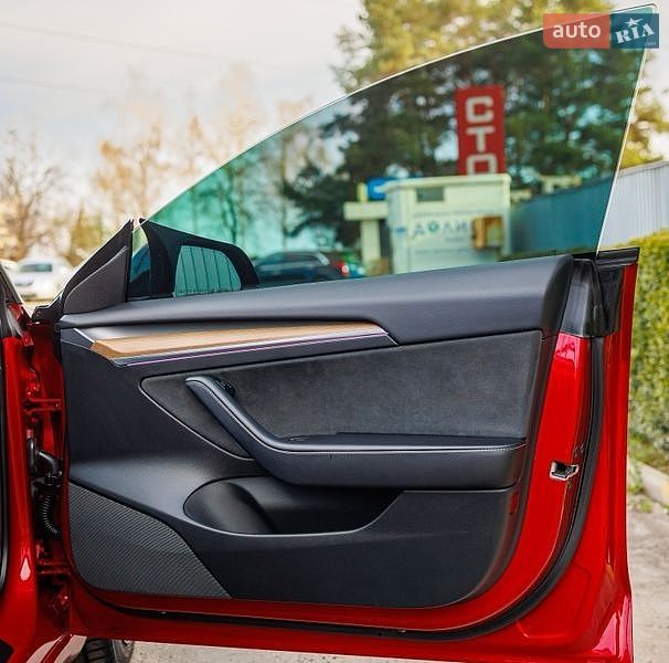 Седан Tesla Model 3 2021 в Заліщиках