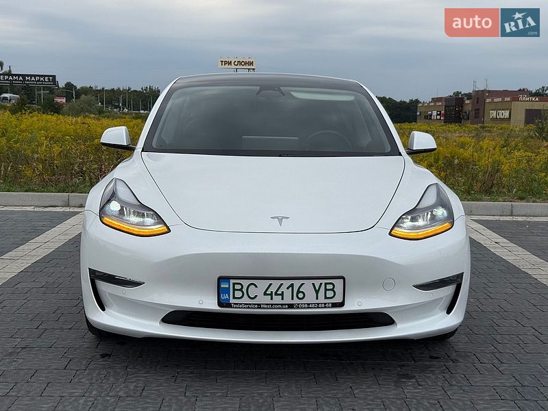 Седан Tesla Model 3 2021 в Львові